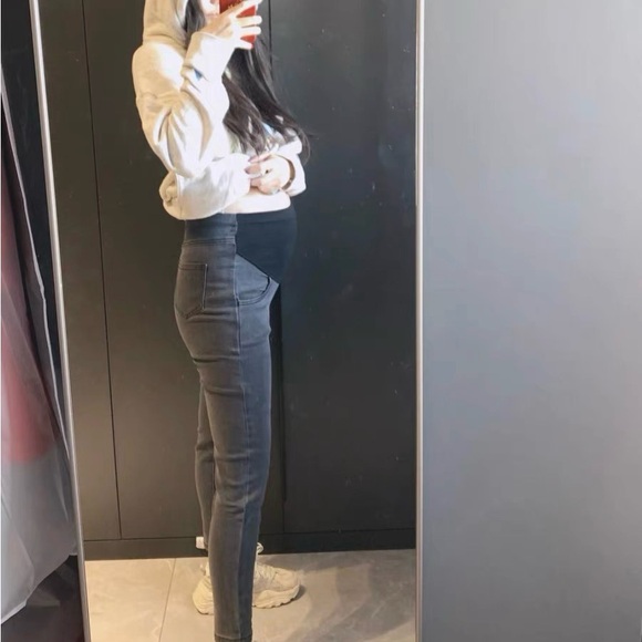 Slim Cut Maternity Jean - Picture 5 of 7